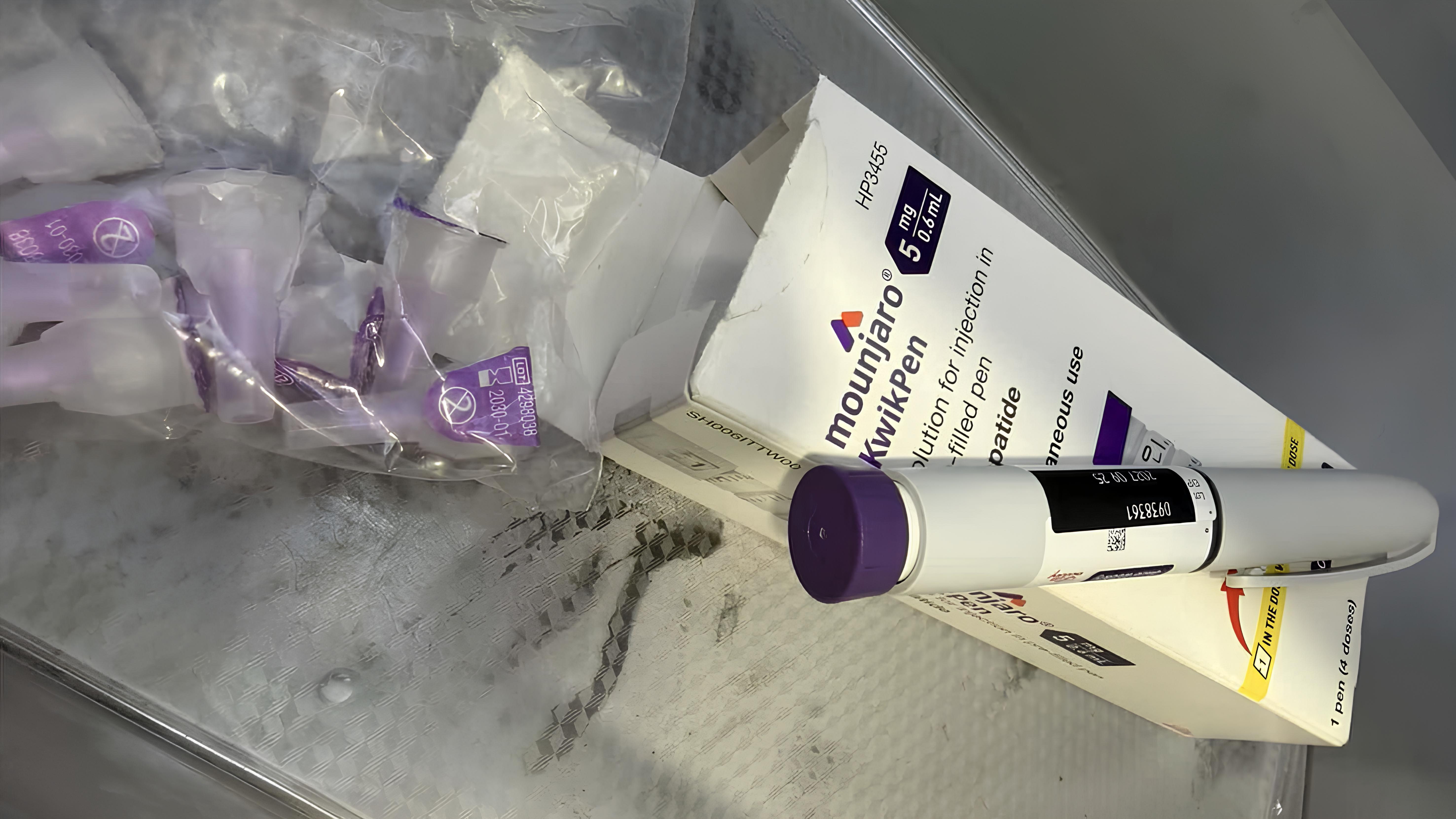 猛健樂藥物外盒與包裝的特寫照片。