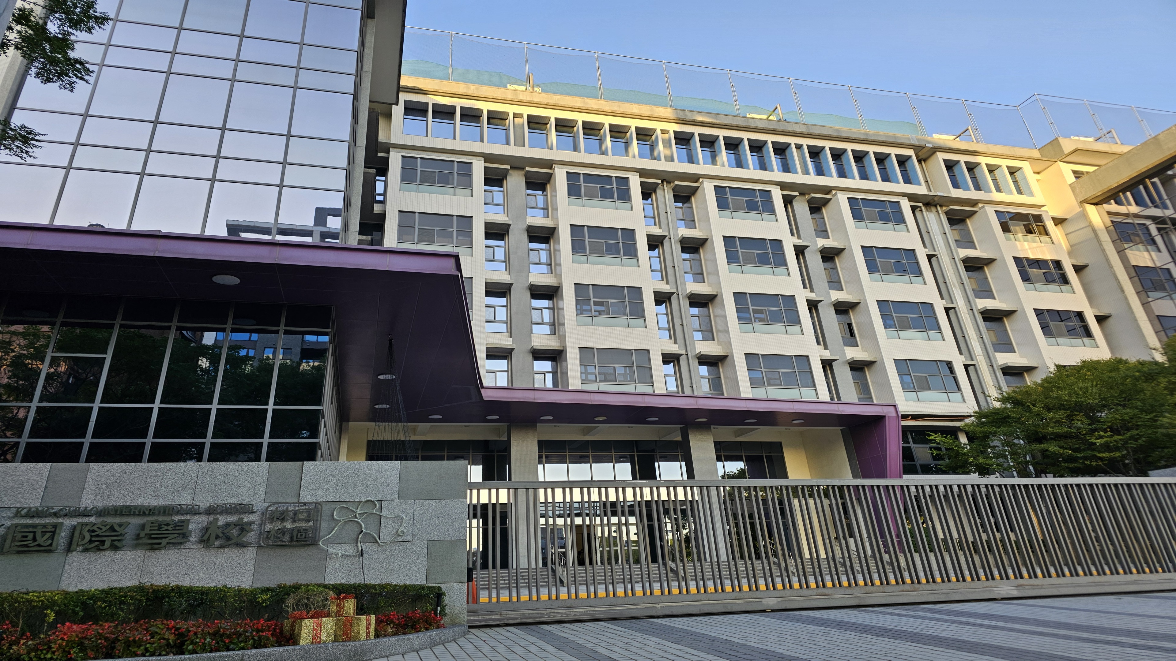 康橋國際學校林口校區校門口