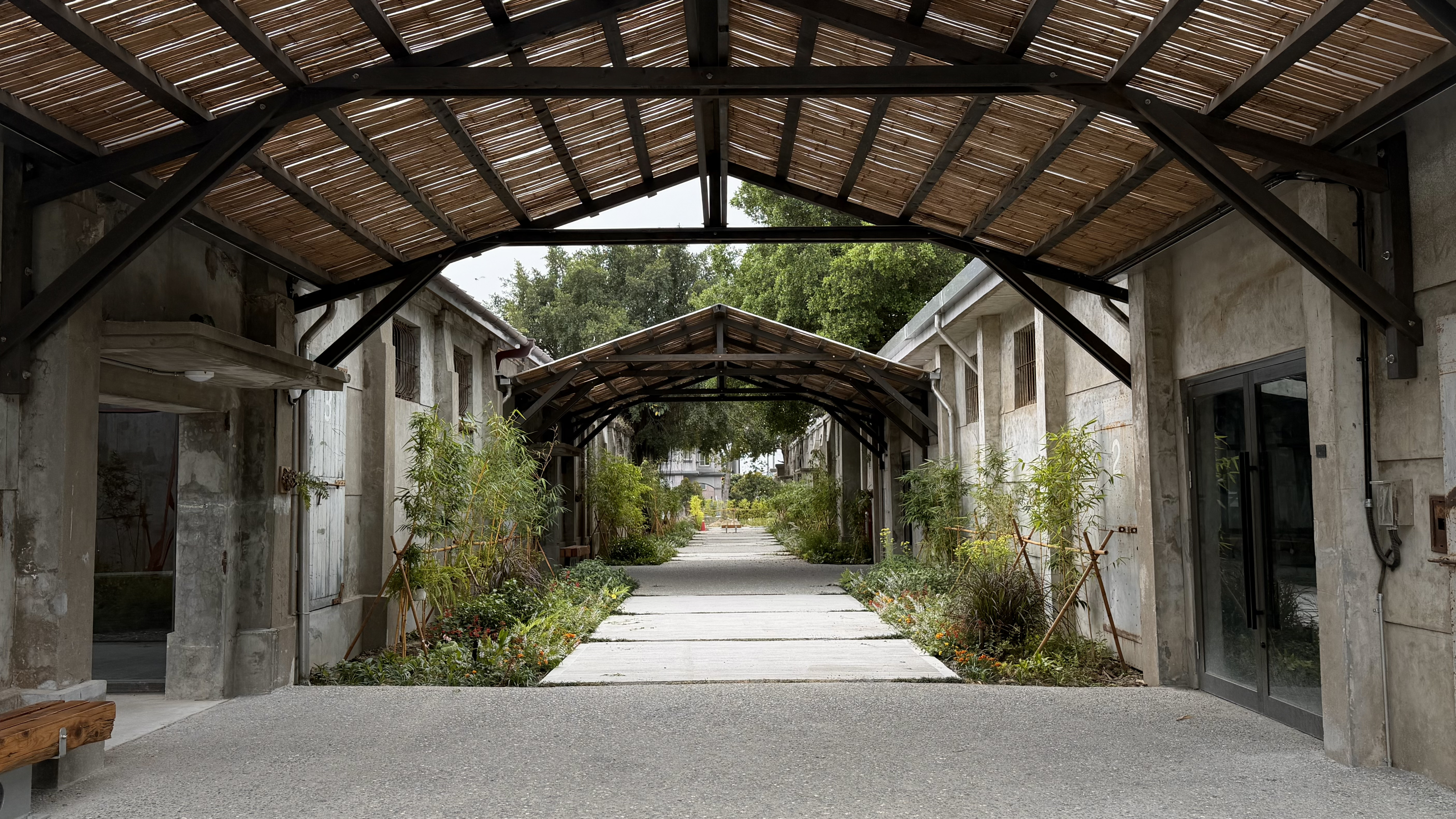 斗六糖廠竹創基地的廊道景觀。