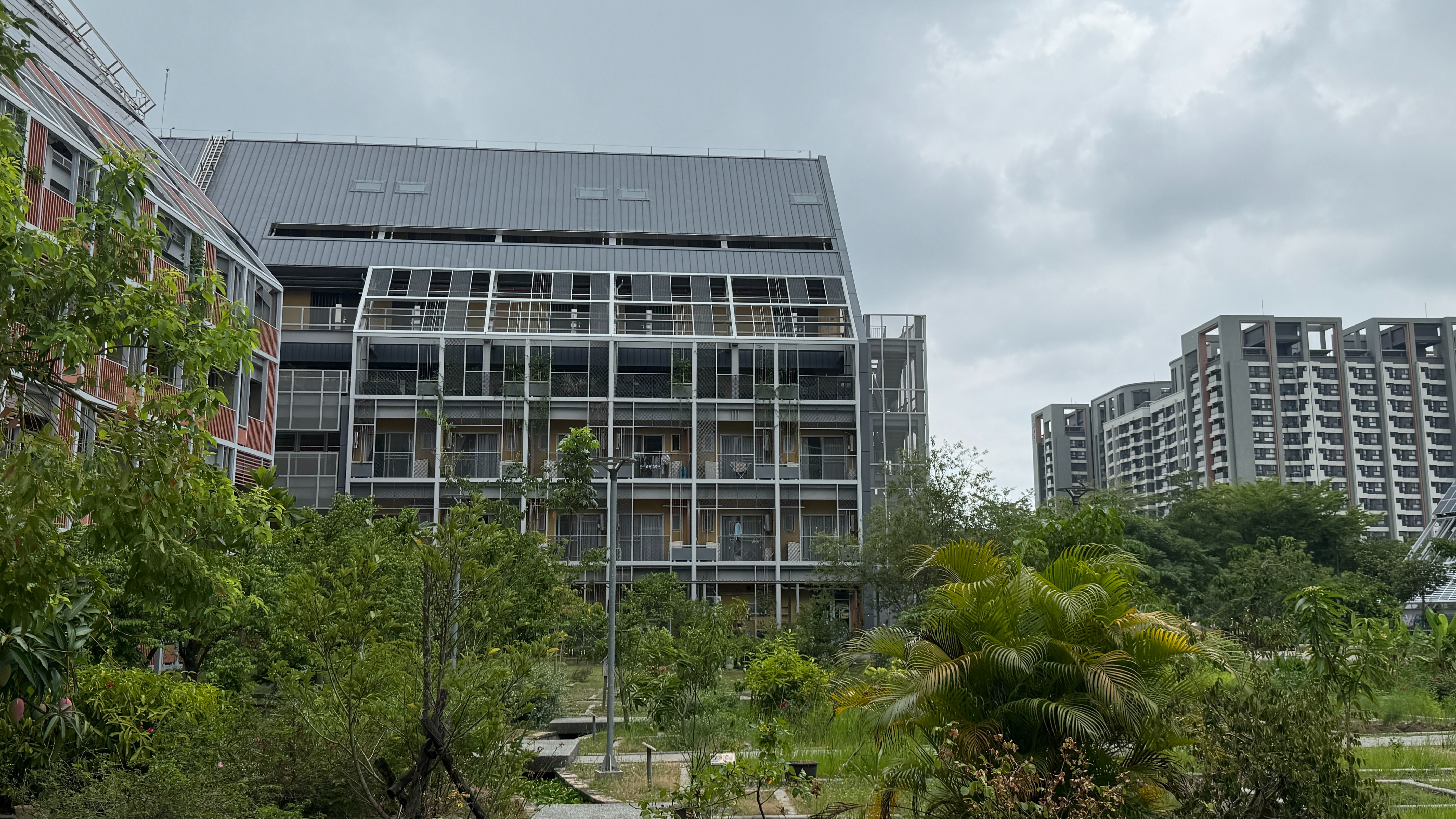 台糖沙崙智慧綠能循環住宅園區的建築細節與戶外景觀