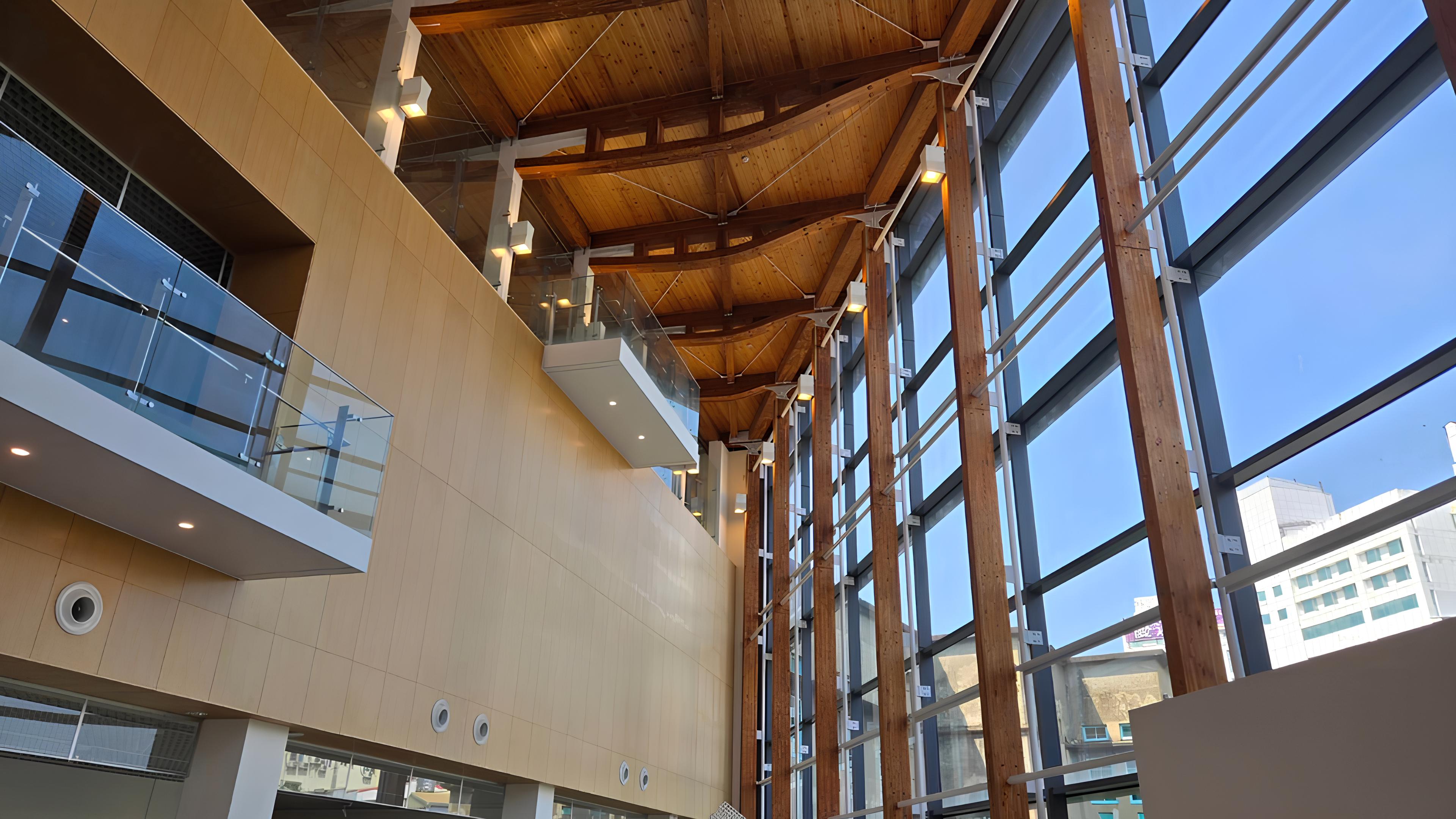 嘉義市立美術館的內部空間。