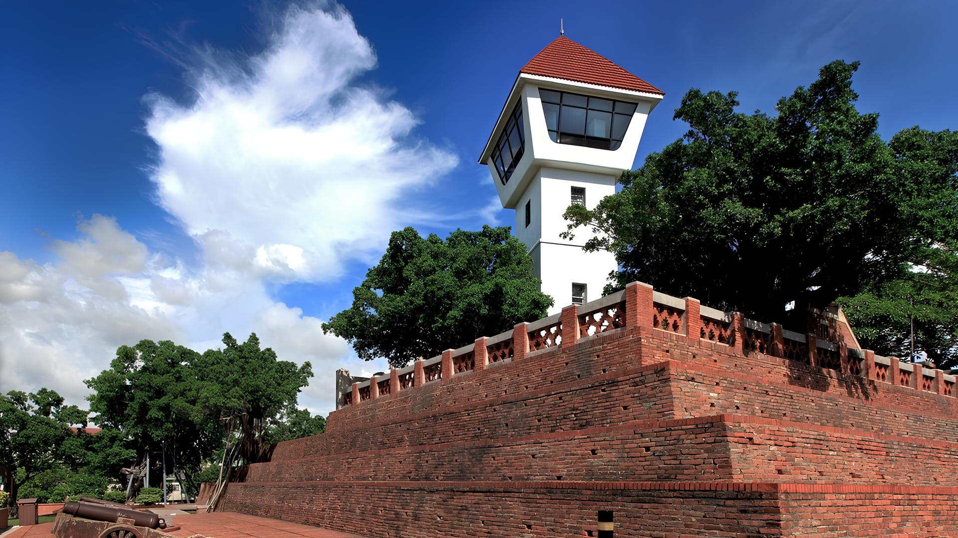 安平燈塔與砲台