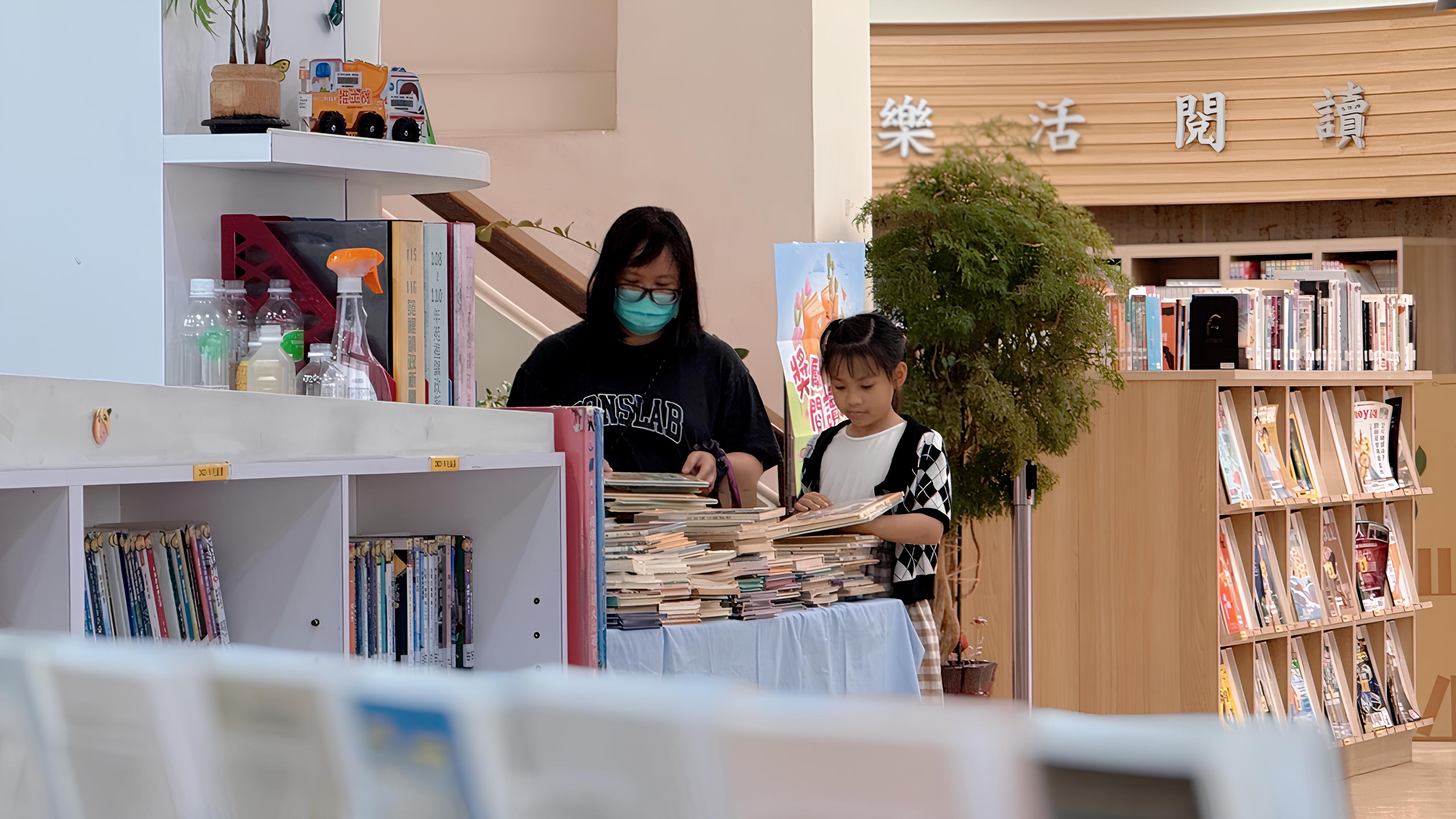 圖書館「樂活閱讀」區照片。
